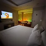 Lunarist Luxury Private Jacuzzi 地拉那