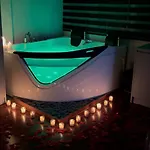 Lunarist Luxury Private Jacuzzi 地拉那