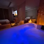 Lunarist Luxury Private Jacuzzi 公寓 *