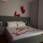 公寓 Lunarist Luxury Private Jacuzzi 地拉那