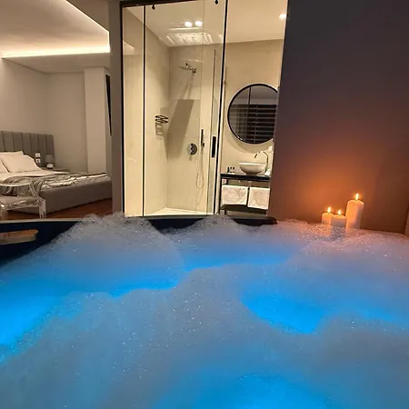 Lunarist Luxury Jacuzzi - Blloku Apartmán