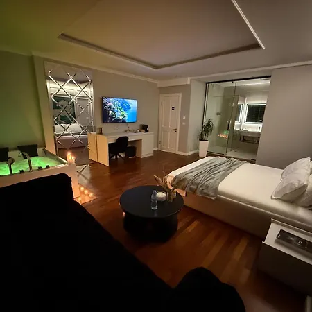 Lunarist Luxury Private Jacuzzi Blloku Tirana