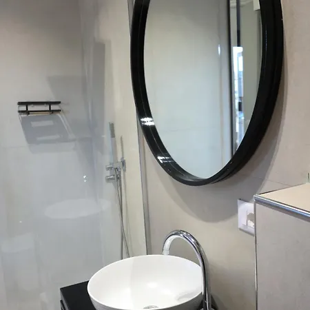 Lunarist Luxury Jacuzzi - Blloku Apartmán Tirana