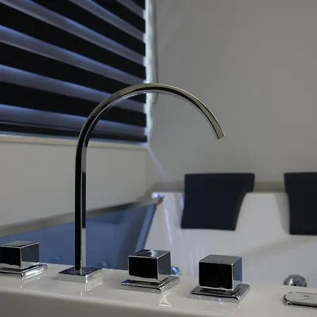 Lunarist Luxury Jacuzzi - Blloku Apartmán