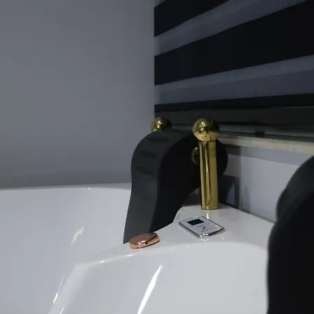 Apartmán Lunarist Luxury Jacuzzi - Blloku Tirana