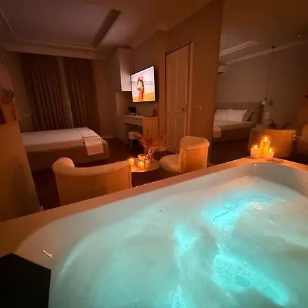 Lunarist Luxury Jacuzzi - Blloku Apartmán