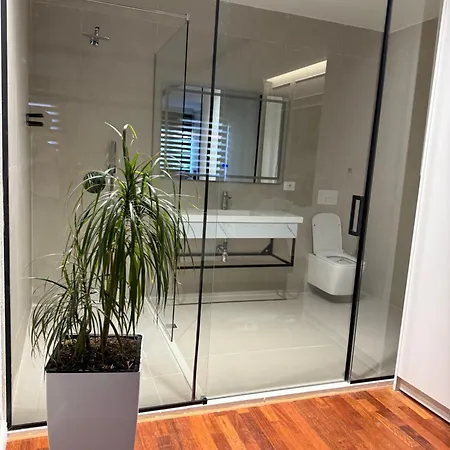 Lunarist Luxury Jacuzzi - Blloku Apartmán