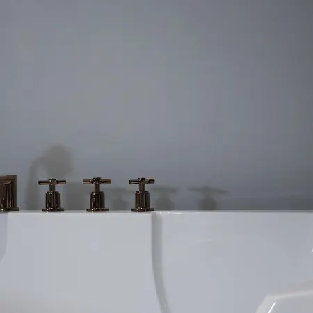 Lunarist Luxury Jacuzzi - Blloku Apartmán