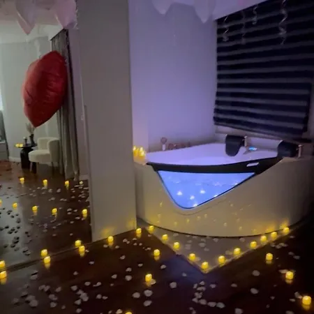 Lunarist Luxury Jacuzzi - Blloku