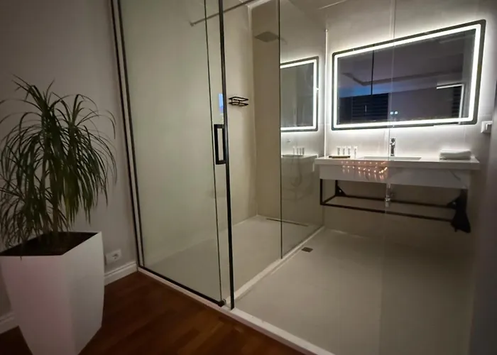 Lunarist Luxury Jacuzzi Blloku *