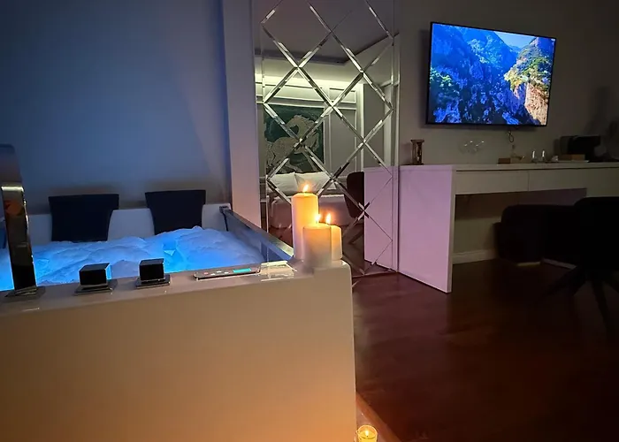 Lunarist Luxury Private Jacuzzi Blloku * Tirana