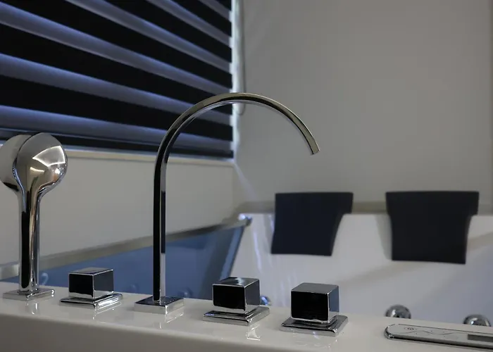 Lunarist Luxury Jacuzzi Blloku Lägenhet