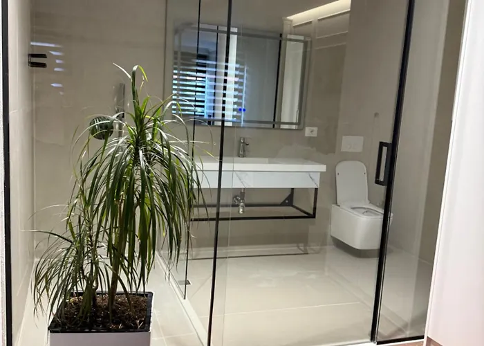 Lunarist Luxury Private Jacuzzi Blloku דירה