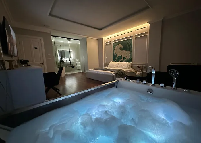 Lunarist Luxury Jacuzzi Blloku