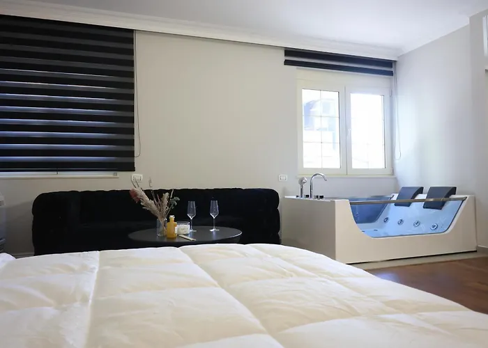 דירה Lunarist Luxury Private Jacuzzi Blloku