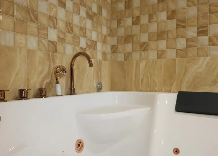 דירה Lunarist Luxury Private Jacuzzi Blloku טיראנה