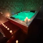 Lunarist Luxury Private Jacuzzi * Tirana