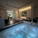 Lunarist Luxury Private Jacuzzi