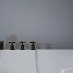 Lunarist Luxury Private Jacuzzi Appartamento Tirana