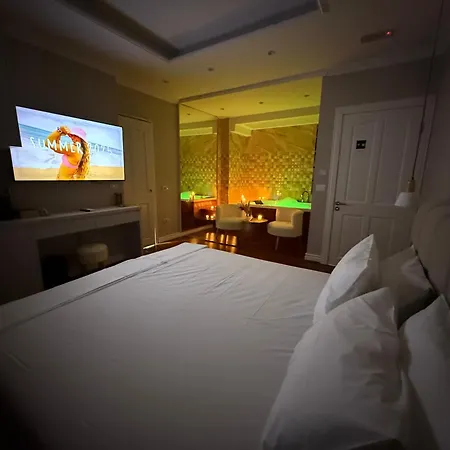 Lunarist Luxury Private Jacuzzi Tirana