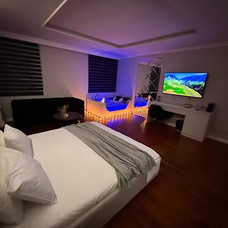 Lunarist Luxury Jacuzzi - Blloku * Tirana