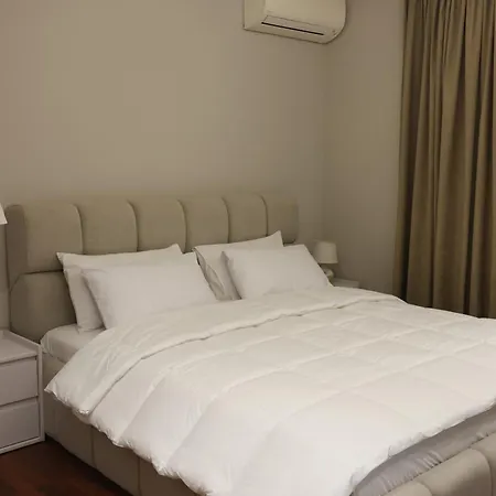 Lunarist Luxury Jacuzzi - Blloku Lejlighed Tirana