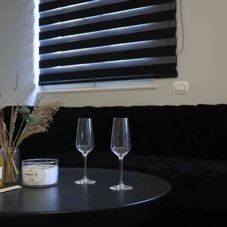 Lunarist Luxury Private Jacuzzi * Tirana