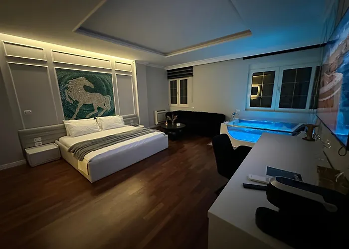Lunarist Luxury Private Jacuzzi Suites Blloku Tirana *