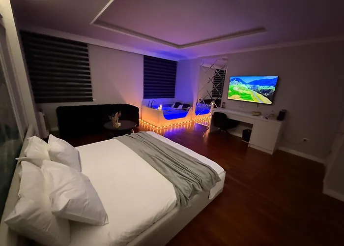 Lunarist Luxury Private Jacuzzi Blloku * Tirana