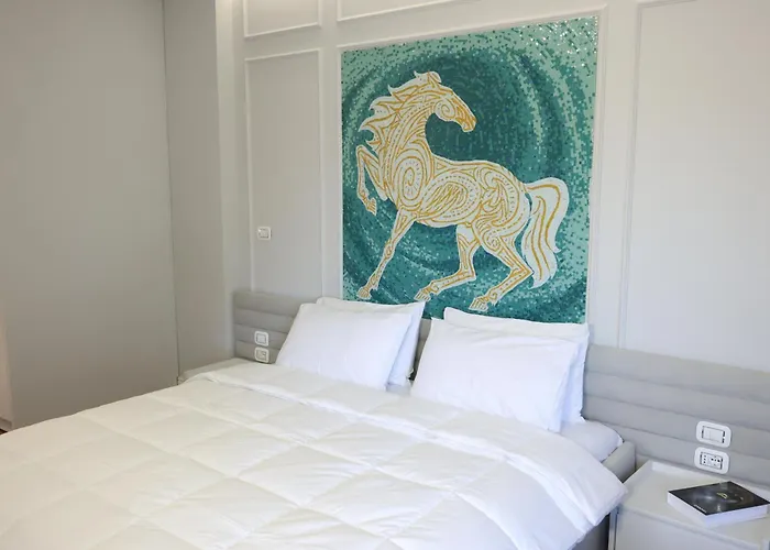 Lunarist Luxury Private Jacuzzi Suites Blloku Tirana Apartman *