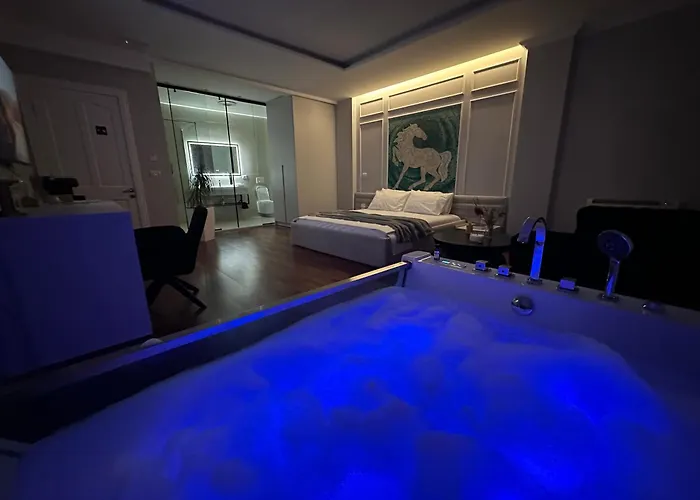 Lunarist Luxury Private Jacuzzi Suites Blloku Tirana