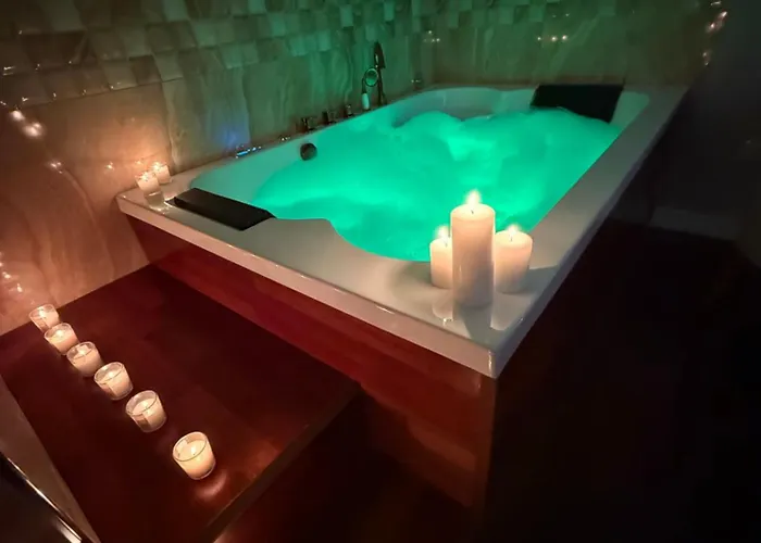 Lunarist Luxury Private Jacuzzi Blloku * Tirana