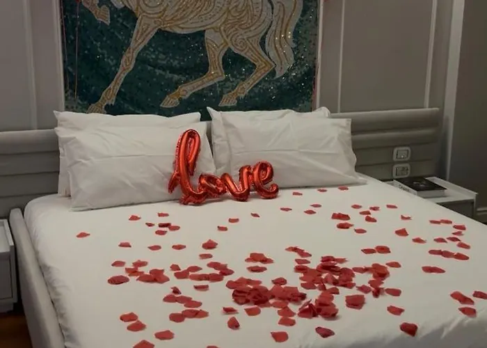 Lunarist Luxury Private Jacuzzi Suites Blloku Tirana *