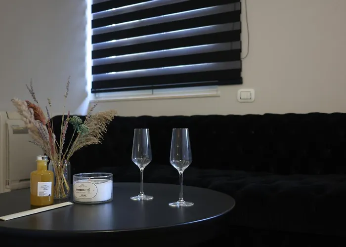 Lunarist Luxury Private Jacuzzi Blloku * Tirana