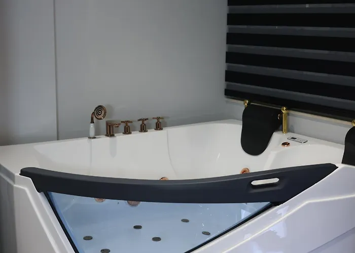 Lunarist Luxury Private Jacuzzi Blloku Apartmán